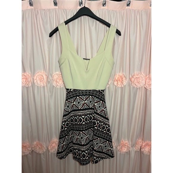 Matilda Jane Women's Cream/Black Feminine Girly Tribal Pattern Dress - Picture 6 of 8